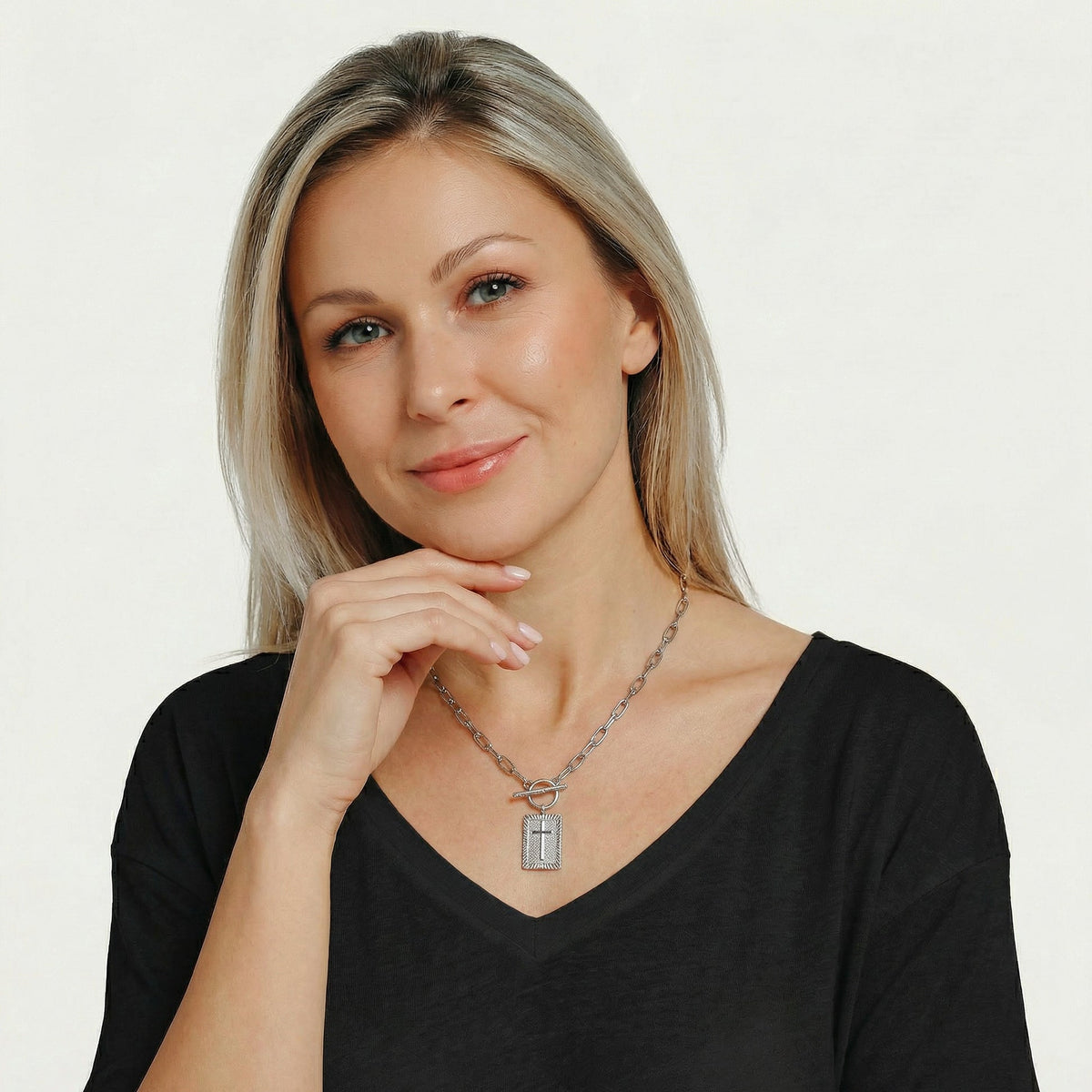 Graciora™ – Cross Pendant Necklace